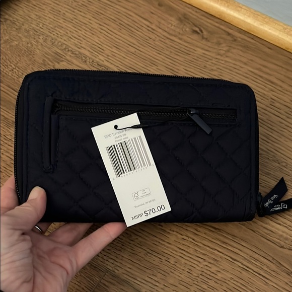 NWT Vera Bradley RFID Turlock Navy Quilted Wallet - Picture 4 of 4
